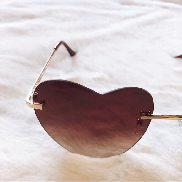Miley Light Brown Gradient Heart Sunglasses - Picture 7 of 11